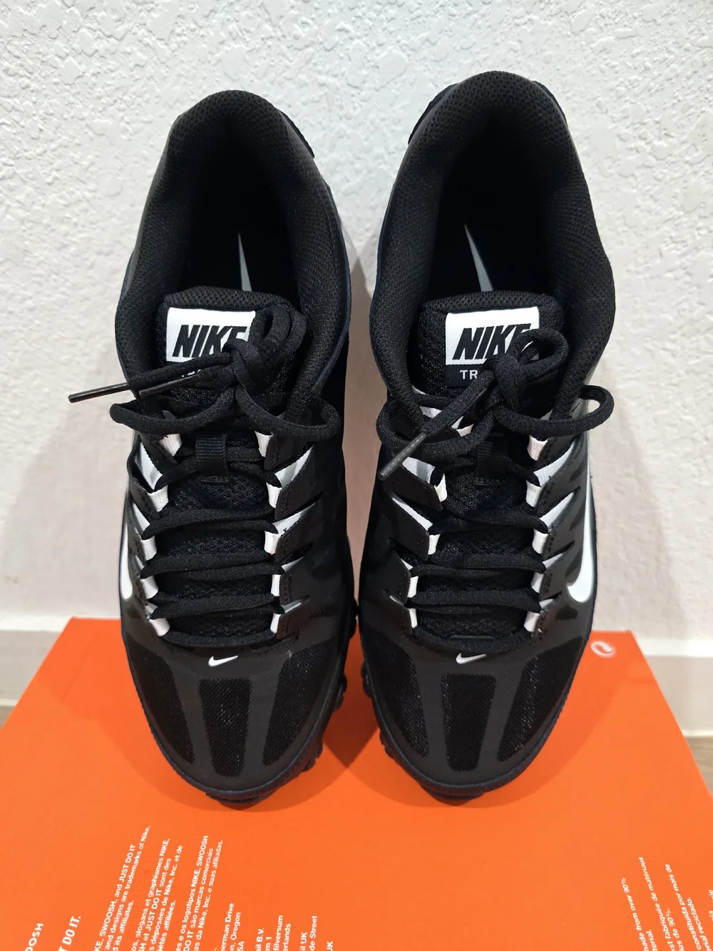 Nike sleek black
